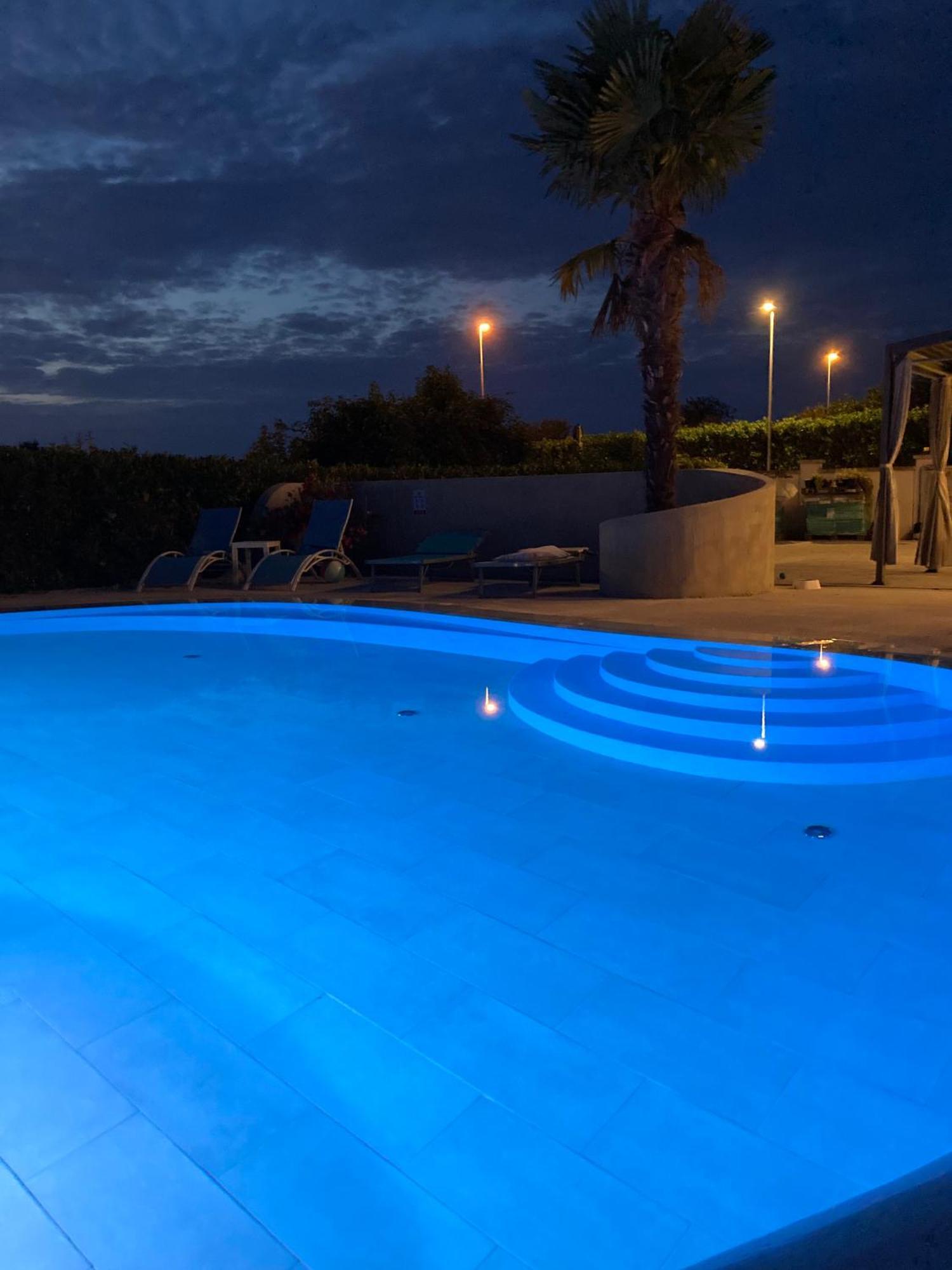 Villa Elke Maria With Overflow Pool And Hydromassage Novigrad  Ngoại thất bức ảnh